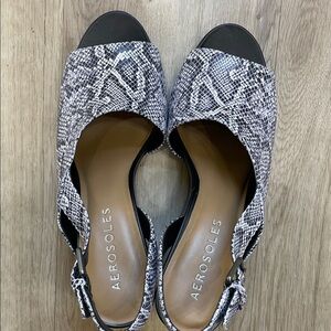 AEROSOLES Women's Black and White Snakeskin Sandals